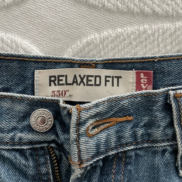 Levi’s Vintage Relaxed Fit Cuffed Distressed Shorts - Picture 6 of 8